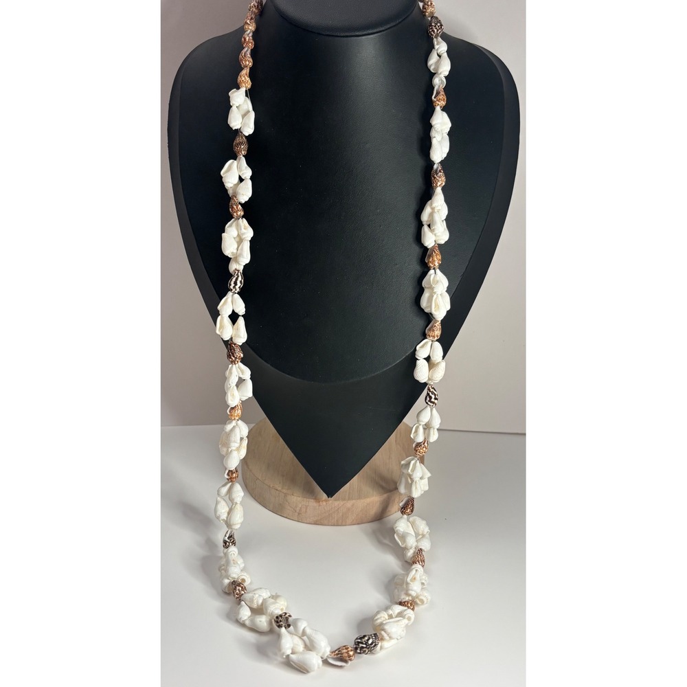 1970s Natural Sea Shell Boho Lei Necklace White Brown Speckled Beach Jewelry 35"